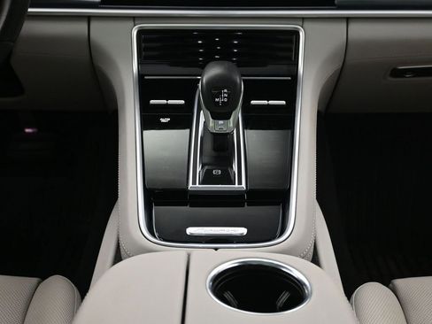 Used 2023 Porsche Panamera 4 Platinum Edition image 10