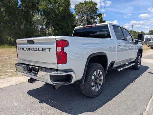 Used 2022 Chevrolet Silverado 2500 LT w/ Convenience Package AWD/4WD image 3