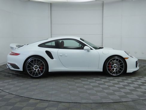 Used 2018 Porsche 911 Turbo image 4