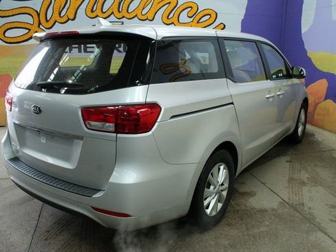 Used 2018 Kia Sedona L image 8