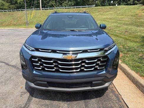 Used 2025 Chevrolet Equinox LT w/ Convenience Package II AWD/4WD image 2