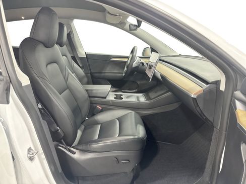 Certified 2023 Tesla Model Y AWD image 13
