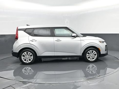 Used 2021 Kia Soul LX FWD image 4