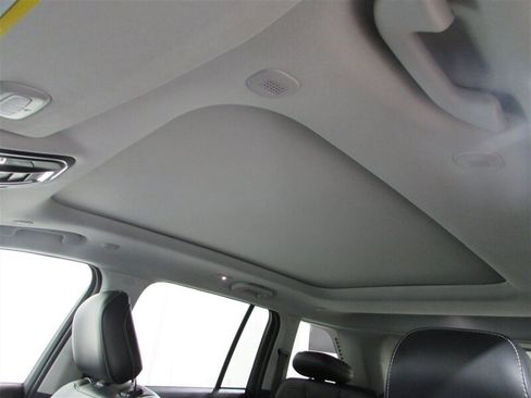 Used 2023 Jeep Grand Cherokee 4WD 4xe image 19