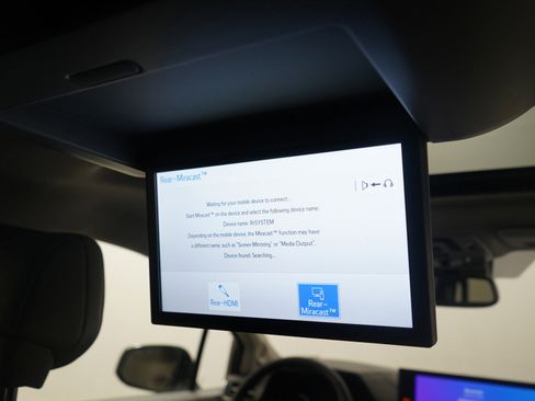 Used 2025 Toyota Sienna XLE image 14