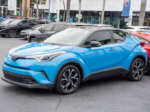 Used 2019 Toyota C-HR XLE image 1