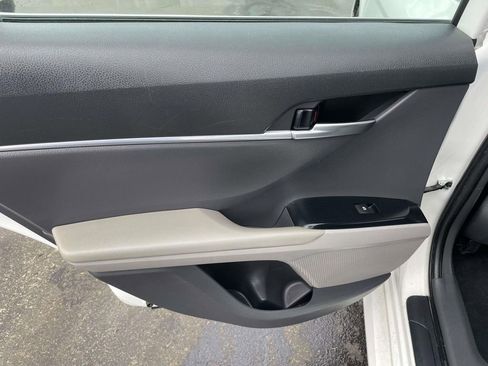 Used 2020 Toyota Camry LE image 18