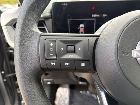 Used 2025 Nissan Kicks SV image 19