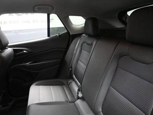 Used 2025 Chevrolet Trax LT w/ Driver Confidence Package FWD image 22