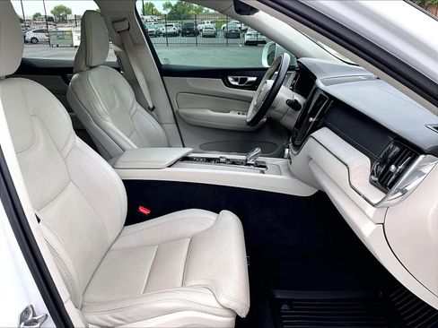 Used 2021 Volvo XC60 T8 Inscription w/ Advanced Package image 9