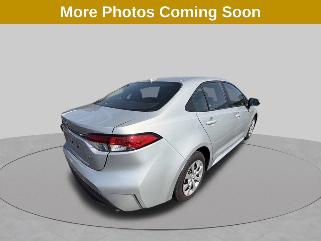 Used 2024 Toyota Corolla LE FWD image 3