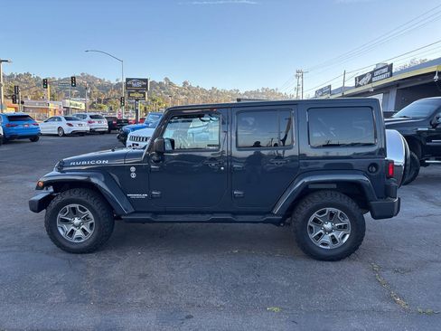 Used 2017 Jeep Wrangler Unlimited Rubicon w/ Connectivity Group AWD/4WD image 10