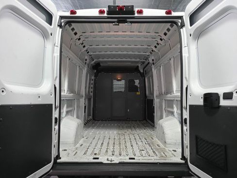 Used 2018 RAM ProMaster 2500 w/ Interior Convenience Group image 11