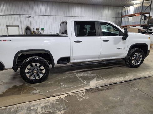 Used 2023 Chevrolet Silverado 2500 Custom w/ Custom Convenience Package AWD/4WD image 10