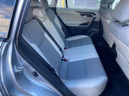 Used 2020 Toyota RAV4 XLE Premium image 26