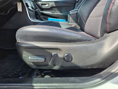 Used 2017 Toyota Camry SE image 22