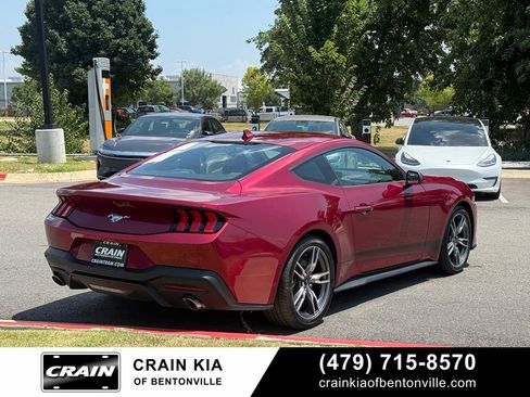 Used 2025 Ford Mustang Coupe RWD image 7