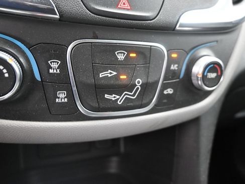 Used 2020 Chevrolet Equinox LT FWD image 14