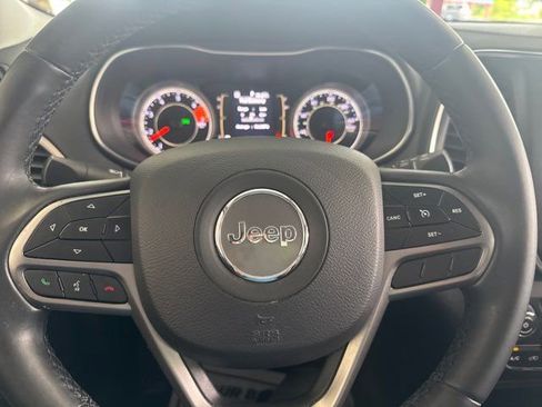 Used 2019 Jeep Cherokee Latitude Plus image 15