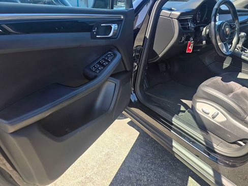 Used 2019 Porsche Macan AWD/4WD image 22