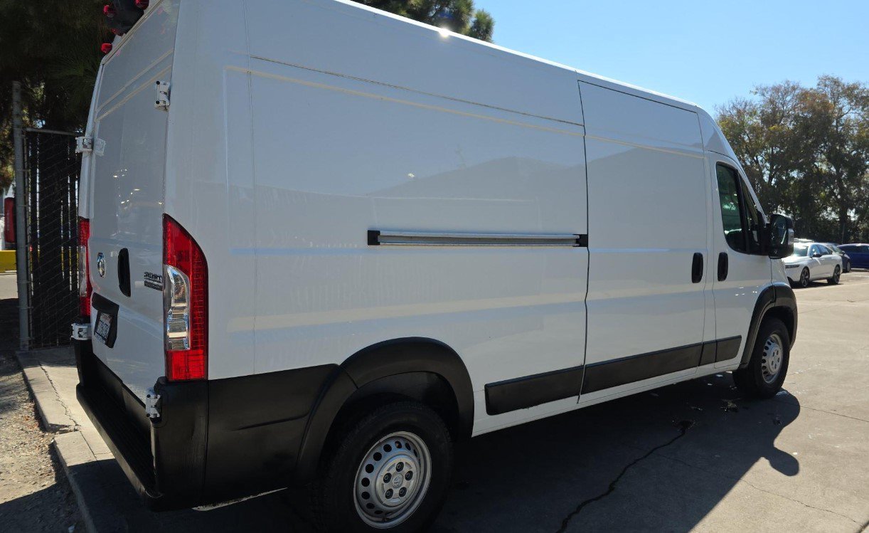 Used 2024 RAM ProMaster 2500 w/ Premium Convenience Group FWD image 4