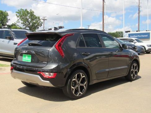 Used 2023 Kia Niro EX Touring image 8