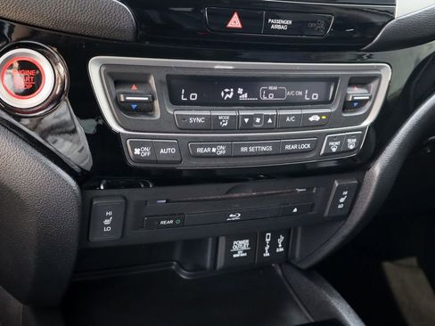 Used 2018 Honda Pilot Touring image 17