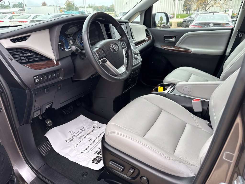 Used 2020 Toyota Sienna Limited Premium AWD/4WD image 8