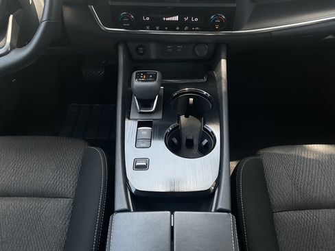 Used 2025 Nissan Rogue SV FWD image 13