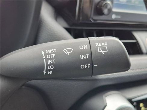 Used 2021 Toyota RAV4 LE FWD image 10