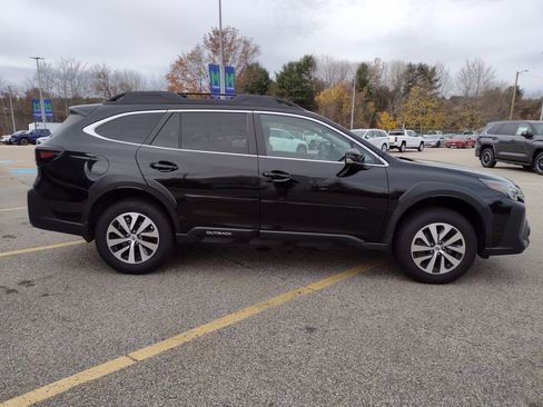 Used 2024 Subaru Outback Premium image 9