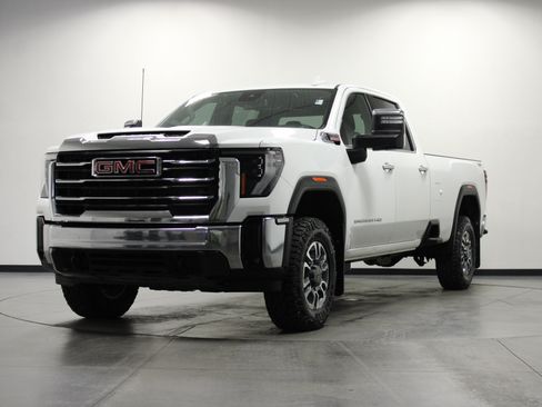 Used 2024 GMC Sierra 3500 SLT w/ X31 Off-Road Package AWD/4WD image 8