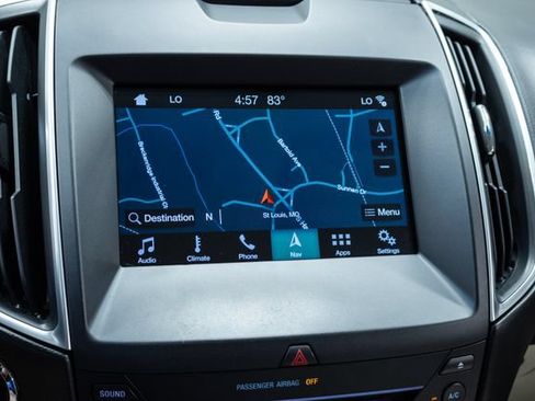 Used 2016 Ford Edge Titanium w/ Technology Package FWD image 16