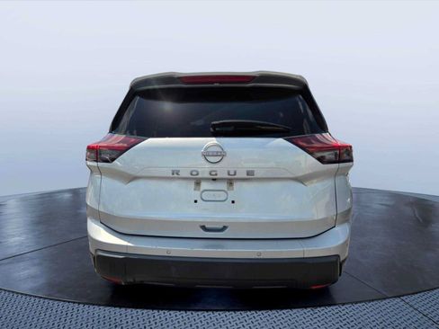 Used 2024 Nissan Rogue S FWD image 5