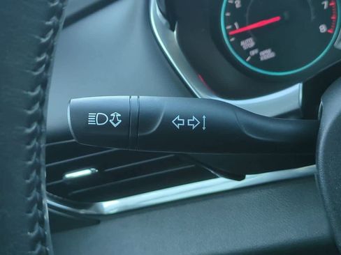 Used 2021 Chevrolet Traverse LT w/ LPO, Floor Liner Package image 27