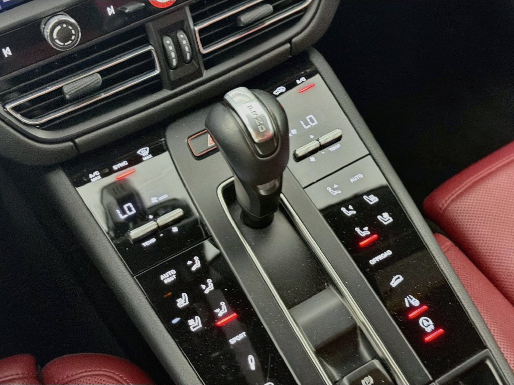 Certified 2024 Porsche Macan GTS AWD/4WD image 18