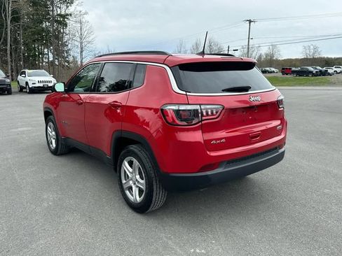 Used 2023 Jeep Compass Latitude w/ Convenience Group AWD/4WD image 3