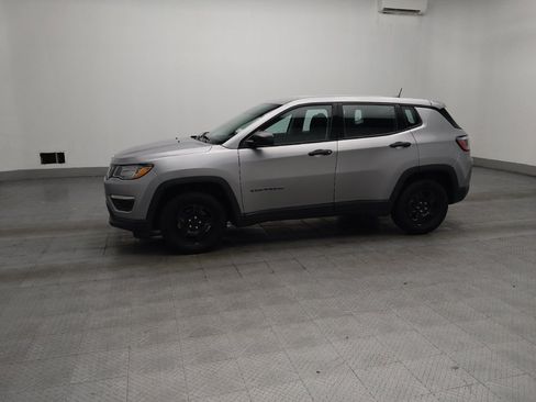 Used 2019 Jeep Compass Sport FWD image 2