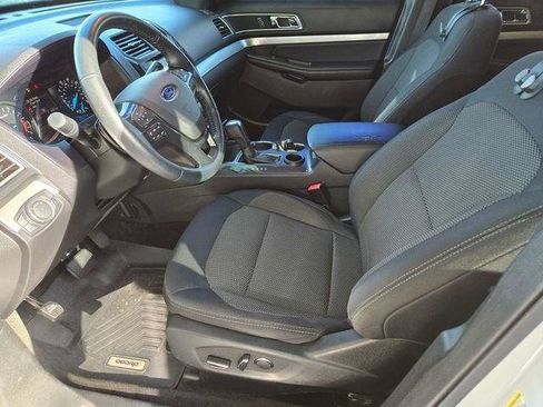 Used 2017 Ford Explorer XLT FWD image 14