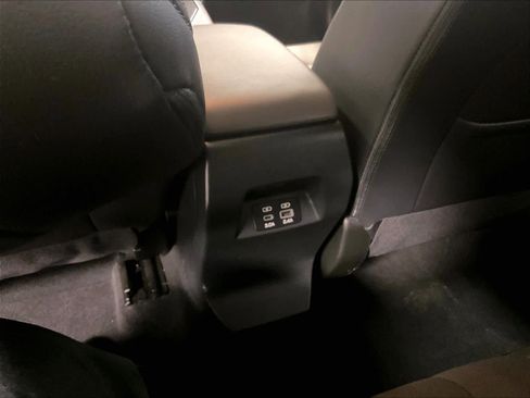 Used 2024 Subaru Crosstrek 2.0i Premium image 28