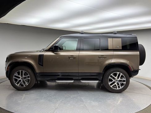 Used 2024 Land Rover Defender 110 X-Dynamic SE image 2