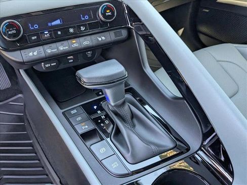 Used 2024 Hyundai Elantra Limited FWD image 12