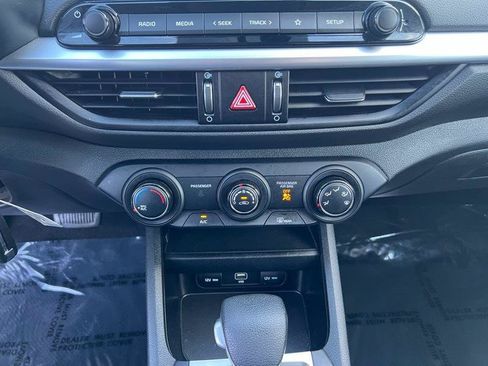 Used 2023 Kia Forte LXS w/ LXS Technology Package FWD image 19