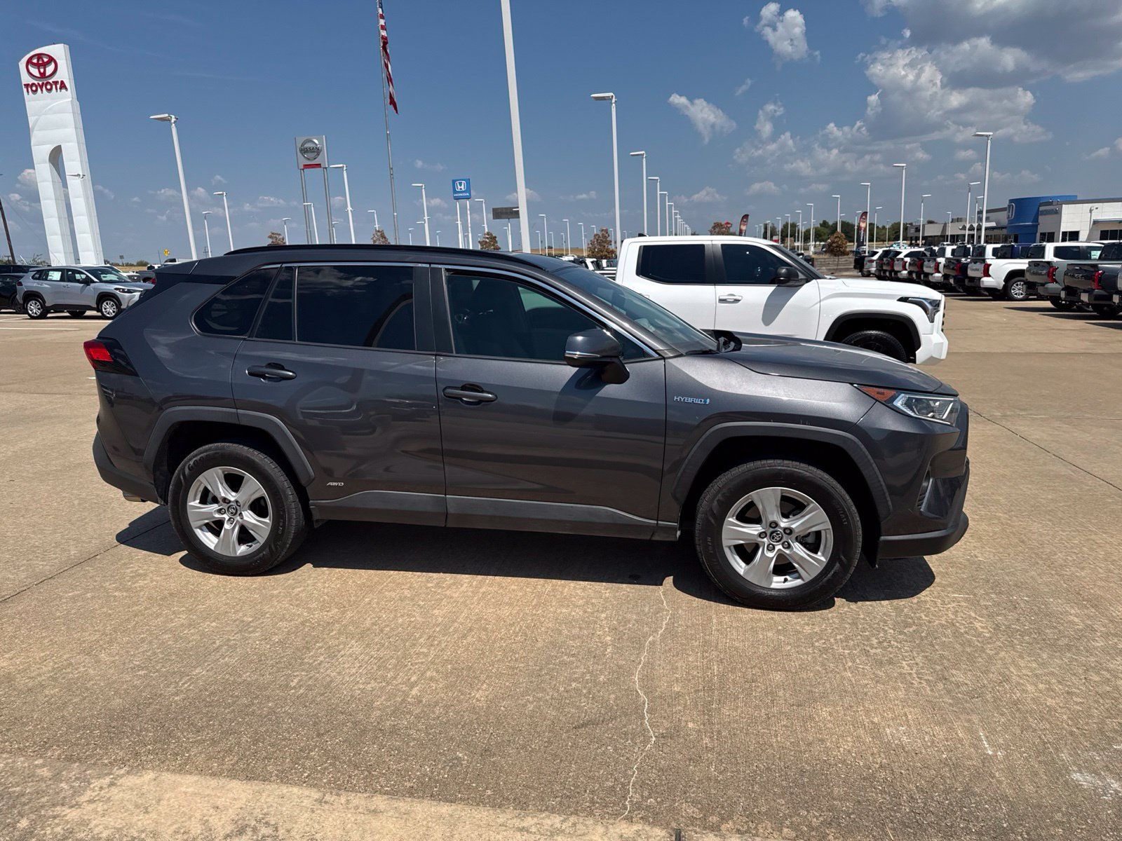 Used 2020 Toyota RAV4 XLE AWD/4WD image 12