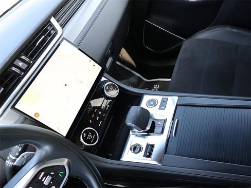 Used 2022 Jaguar F-PACE SVR image 21