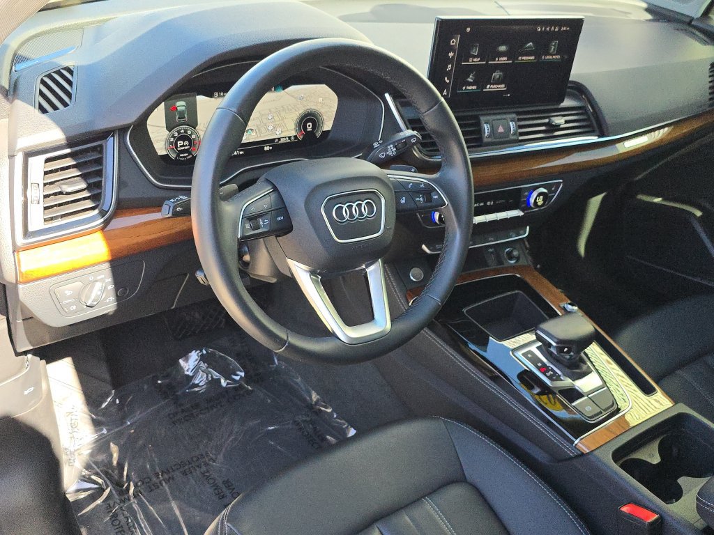 Used 2023 Audi Q5 2.0T Premium Plus w/ Premium Plus Package AWD/4WD image 19