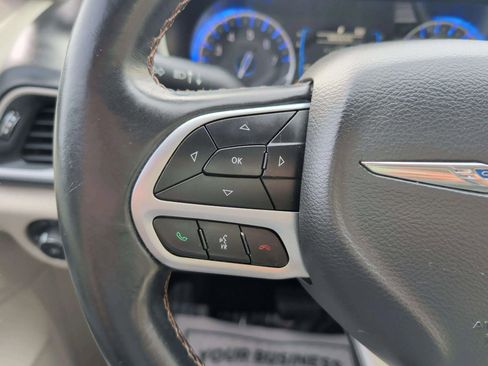 Used 2017 Chrysler Pacifica Touring-L image 23