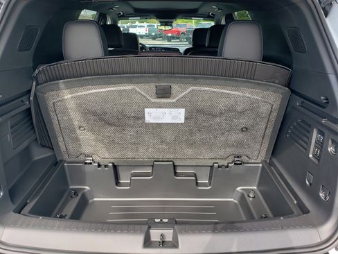 New 2026 Chevrolet Traverse RS w/ LPO, Floor Liner Package FWD image 11