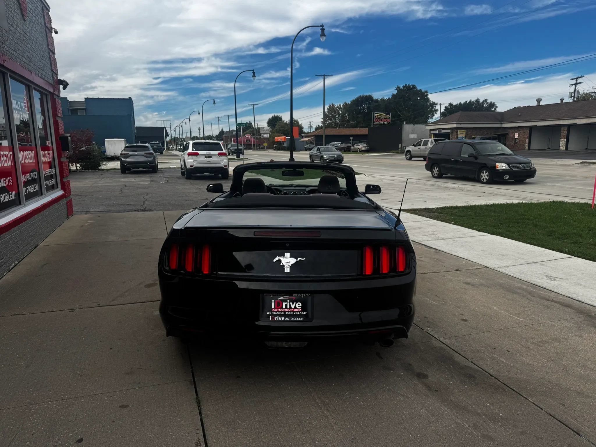 Used 2015 Ford Mustang Convertible w/ Equipment Group 051A RWD image 3