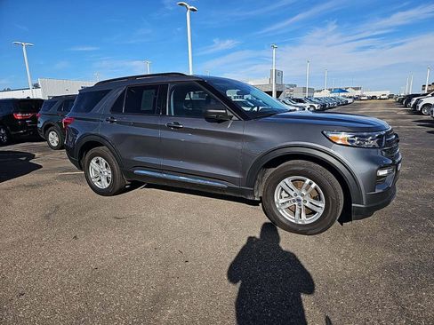 Used 2023 Ford Explorer XLT w/ Equipment Group 202A image 2